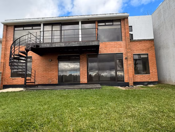 CASA EN VENTA EN CAES KM 20.5 LA FORESTA 4 HAB Y JARDIN