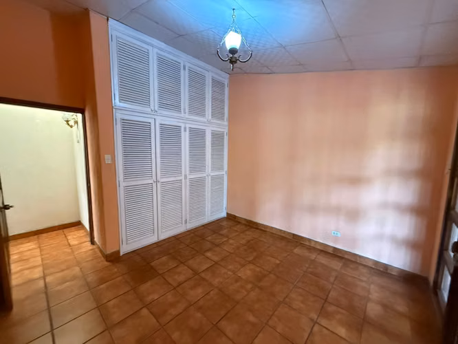 Casa en Renta en Antigua Guatemala – Valle de Santiago cerca de Telares