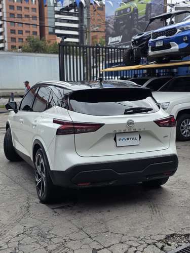 NISSAN QASHQAI AWD 2024 COLOR BLANCO CON NEGRO - Imagen 3