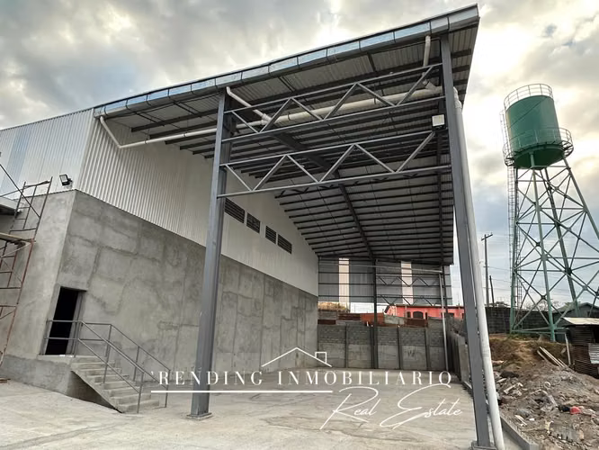 Bodega en renta Parque Sur km 62 Escuintla con 2,680 m² de construcción + 10 parqueos