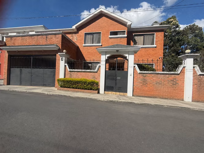 Exclusive House in Country Club Majadas Zone 11 - 124; 4 full rooms