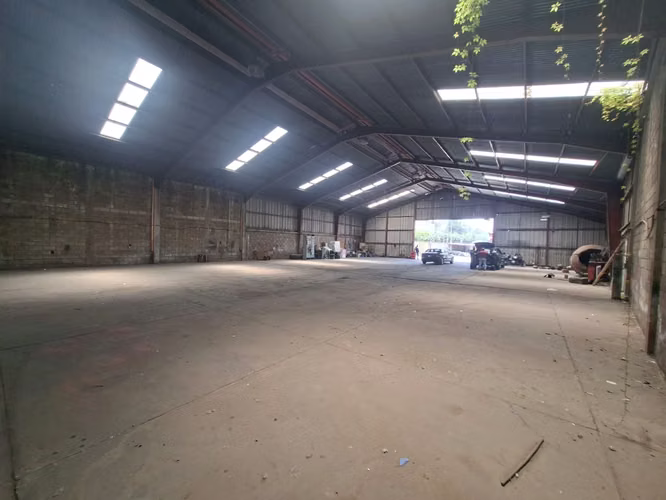 ALQUILO BODEGA EN VILLA NUEVA - AMPLIO ESPACIO DE MANIOBRAS