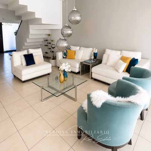 Casa en renta en zona 16 Condominio Campos de San Isidro de 4 habitaciones + 2 parqueos