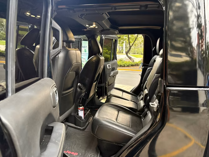Jeep Gladiator Overland 4x4 año 2022 14,000 Millas