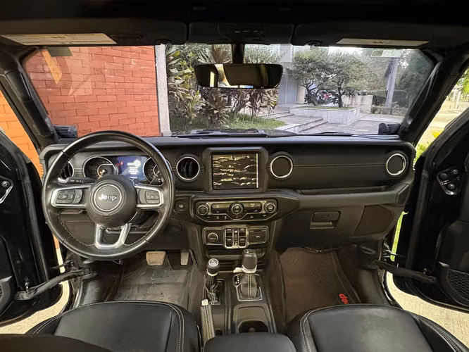 Jeep Gladiator Overland 4x4 año 2022 14,000 Millas