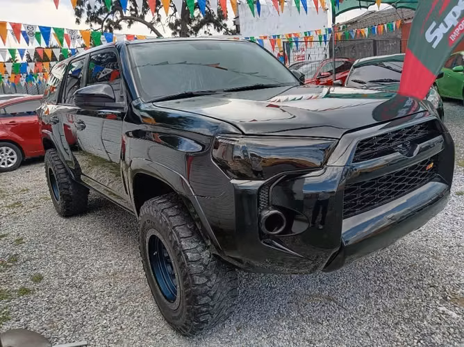 Vendo preciosa y potente Toyota ruuner