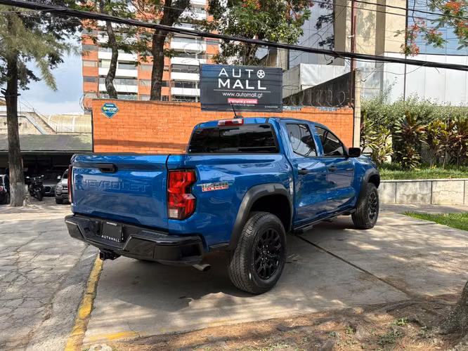 Chevrolet Colorado Trail Boss 4x4 con 7,500 millas año 2024