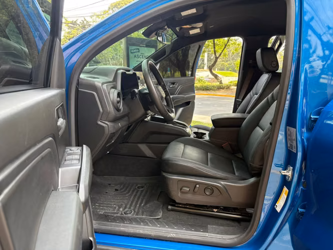 Chevrolet Colorado Trail Boss 4x4 con 7,500 millas año 2024