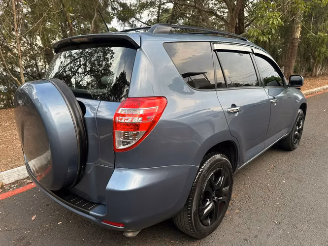 TOYOTA RAV4 3 FILAS 4X4 2012 - Recién ingresada, lista para traspaso.