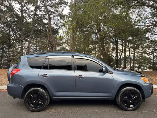 TOYOTA RAV4 3 FILAS 4X4 2012 - Recién ingresada, lista para traspaso.