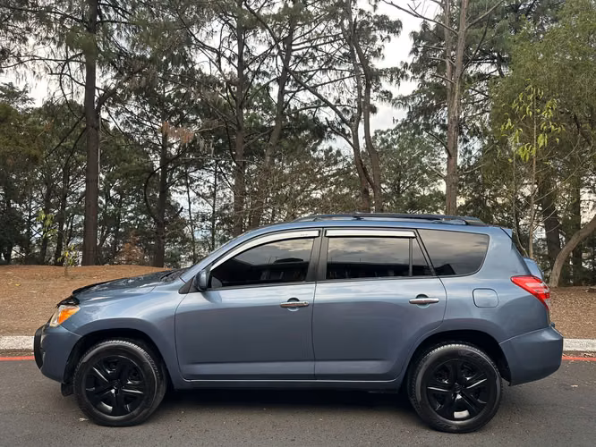TOYOTA RAV4 3 FILAS 4X4 2012 - Recién ingresada, lista para traspaso.