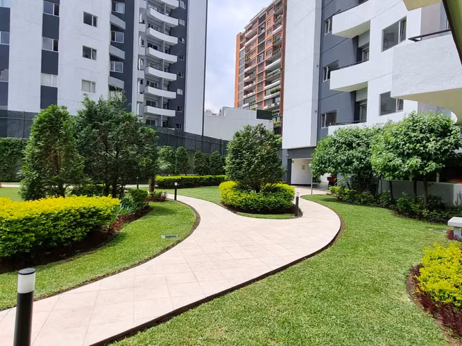 ALQUILO APARTAMENTO EN ZONA 14 ATTICA