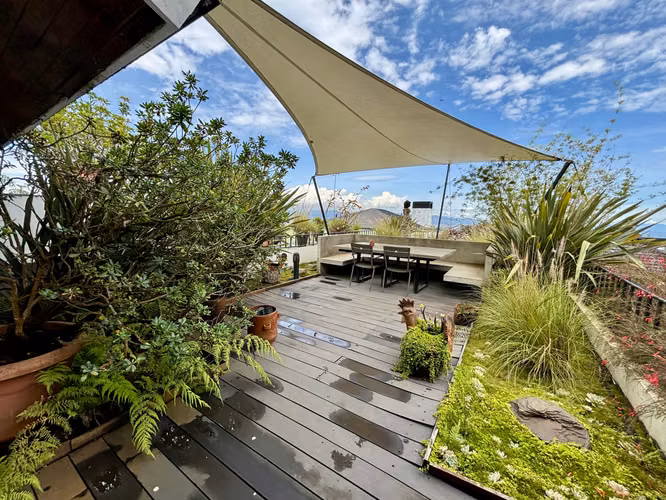 Venta Casa Montebello 2 más apartamento con jardín