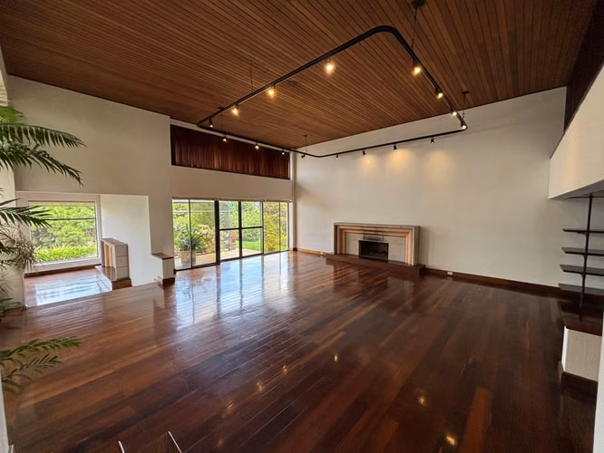 Venta Casa Montebello 2 más apartamento con jardín