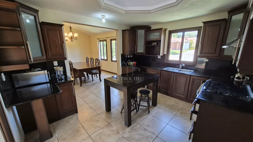 Se vende hermosa casa de esquina en km 25 CAES Real Del Campo