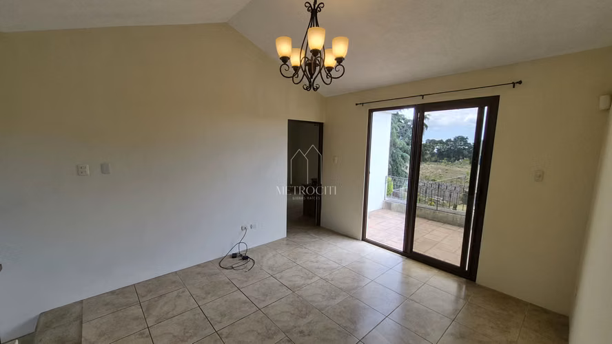 Se vende hermosa casa de esquina en km 25 CAES Real Del Campo