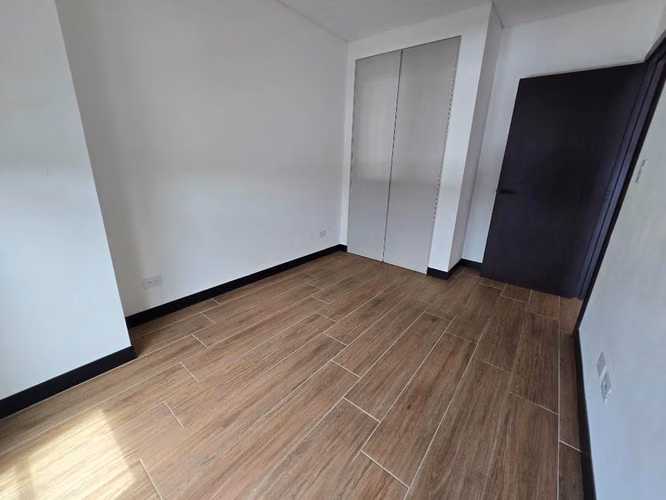 ALQUILER DE APARTAMENTO EN LIRIOS DE CAYALA ZONA 16
