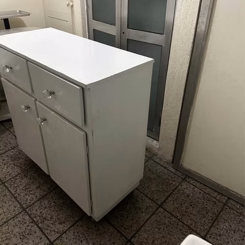 MUEBLE BLANCO CON RODOS MULTIUSOS A LA VENTA medidas: 90 x 99 x 42 - Imagen 2