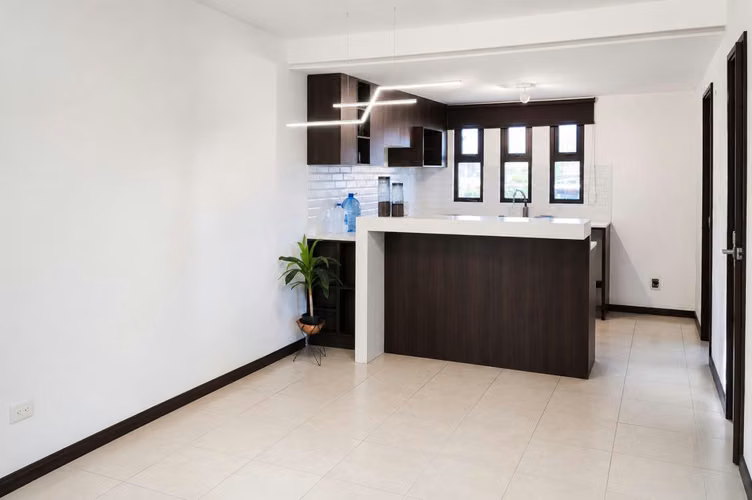 CASA EN RENTA EN CONDOMINIO SEGOVIA ALAMEDA NORTE CONDADO NARANJO - Imagen 2