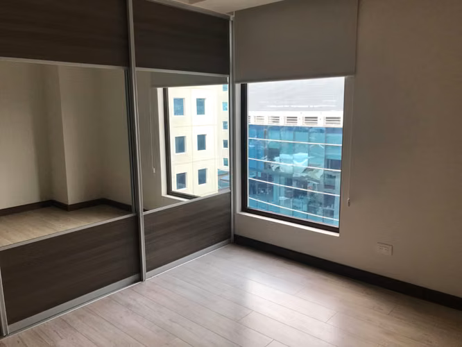 Venta de Apartamento en Edificio Veinti4 | Zona 10 a la par de Zona Pradera