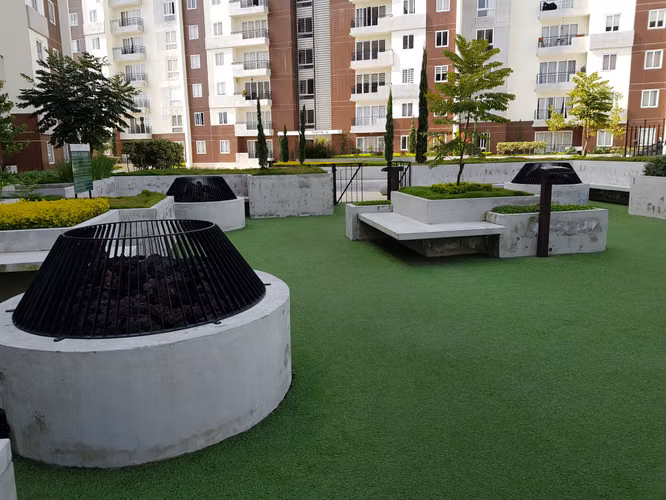 Amplio apartamento 92 mts2 con bonita vista  + 2 parqueos en Condominio Parque 7 - Imagen 4