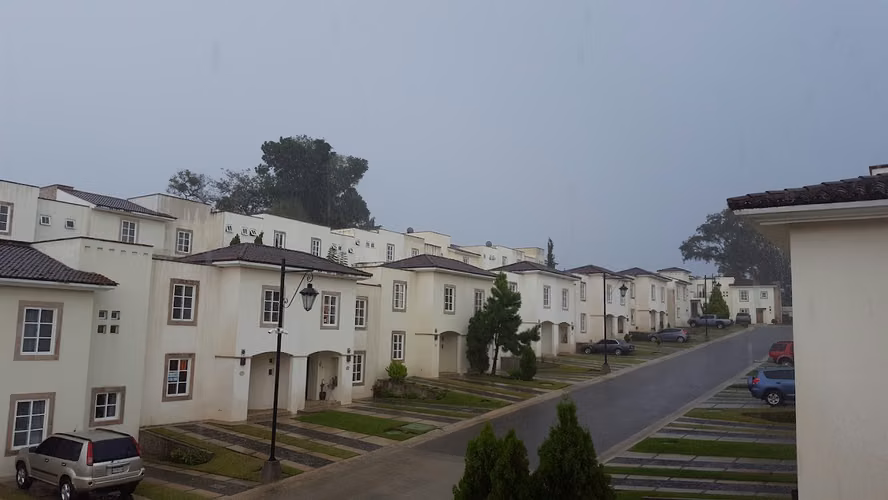 VENTA O ALQUILER CASA EN CONDOMINIO VILLA VENETTO KM. 25.5 CARRETERA A EL SALVADOR - Imagen 1