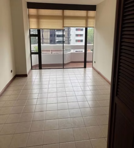 RENTO APARTAMENTO EN ZONA 14 EDIFICIO VILLA MAYOR