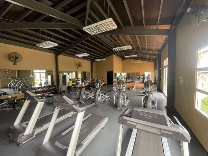 Venta de Casa en Condominio Las Luces del Encinal, Zona 7 Mixco con 4 Habitaciones
