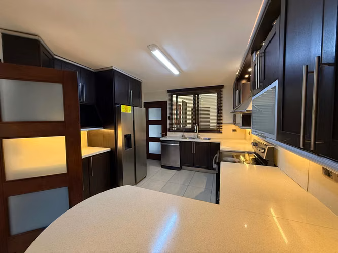 Alquiler de casa en zona 10 El prado 320 Mt2. de construcción