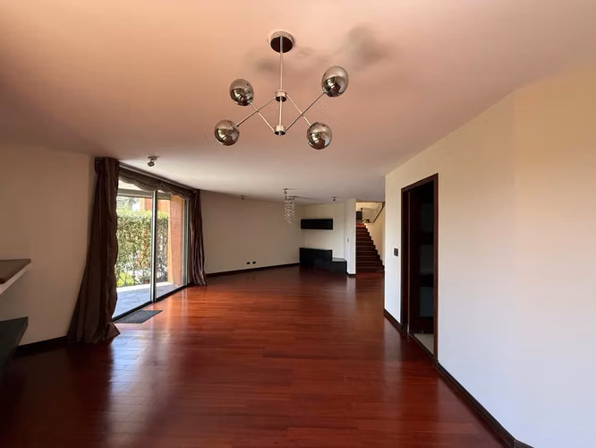 Alquiler de casa en zona 10 El prado 320 Mt2. de construcción