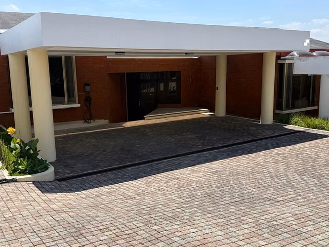 Alquiler de casa en zona 10 El prado 320 Mt2. de construcción