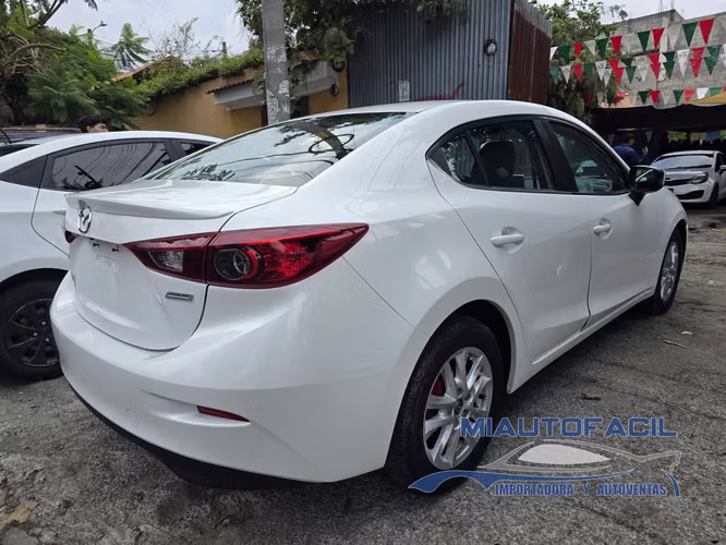 Mazda 3I Touring M. 2015 Financiamiento privado disponible - Imagen 2