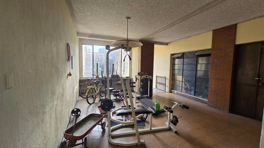 AMPLIA CASA EN RENTA IDEAL PARA RESTAURANTE U OFICINA EN ZONA 1