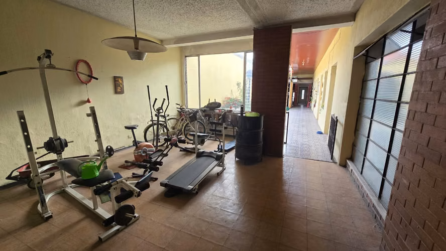 AMPLIA CASA EN RENTA IDEAL PARA RESTAURANTE U OFICINA EN ZONA 1