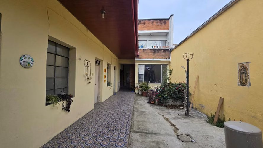 AMPLIA CASA EN RENTA IDEAL PARA RESTAURANTE U OFICINA EN ZONA 1