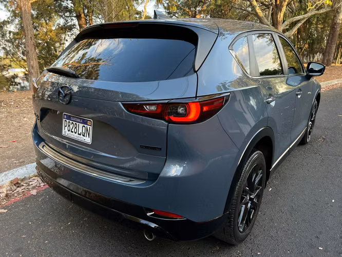 MAZDA CX-5 2023 Carbon Edition - Todas sus bolsas de aire, recién ingresada, listo para traspaso. - Imagen 2