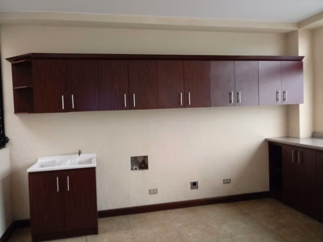 Apartamento en Renta en zona 10 muy cerca de centro medico