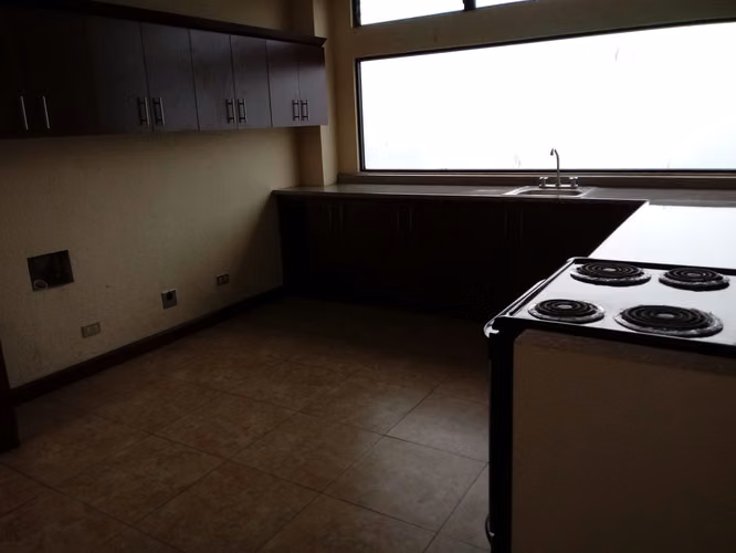 Apartamento en Renta en zona 10 muy cerca de centro medico