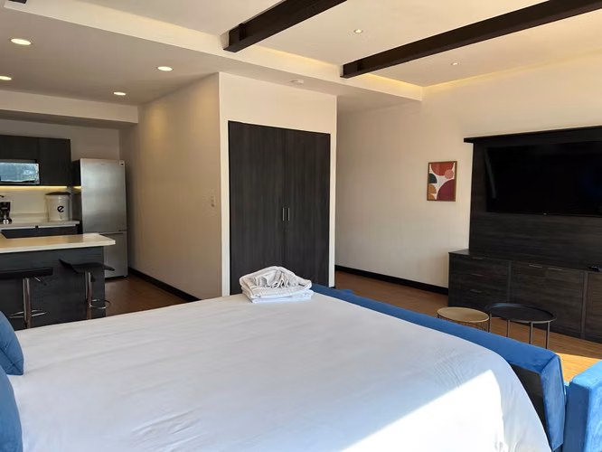Lindo Apartamento Amueblado tipo eficiente en Renta en Zona 10 - Imagen 7