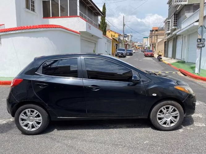 MAZDA 2 MODELO 2013 - Imagen 3