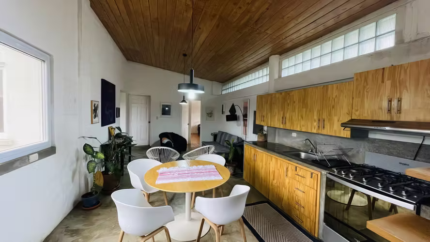 Semi-furnished apartment in Santa Lucía Milpas Altas.