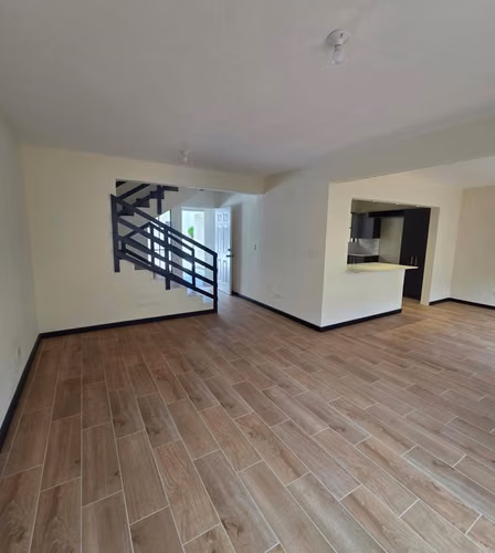 CASA REMODELADA - CLUSTER LOS ABETOS - VILLA LOS PINABENES KN. 19.5 ENTRADA A SAN JOSÉ PINULA - Imagen 4