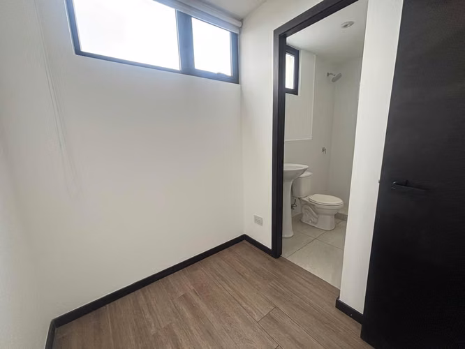 ALQUILO AMPLIO APARTAMENTO IQ10, ZONA 10