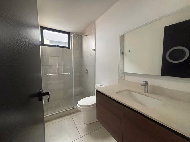 ALQUILO AMPLIO APARTAMENTO IQ10, ZONA 10