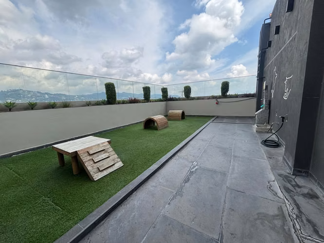 ALQUILO AMPLIO APARTAMENTO IQ10, ZONA 10
