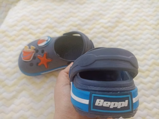 Crocs de bebé azul Marca Beppi - Imagen 3