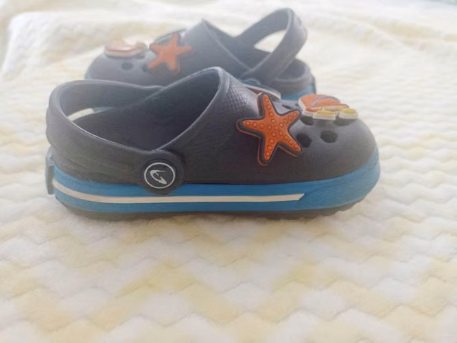 Crocs de bebé azul Marca Beppi - Imagen 4