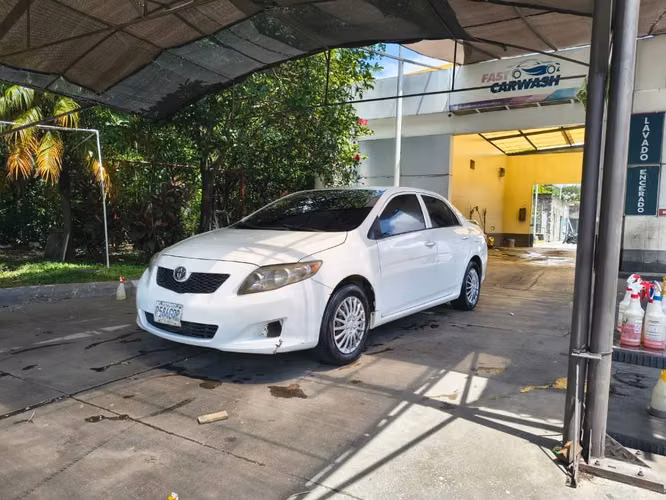 Toyota Corolla 2010 Blanco | Excelente Estado | Económico y Confiable