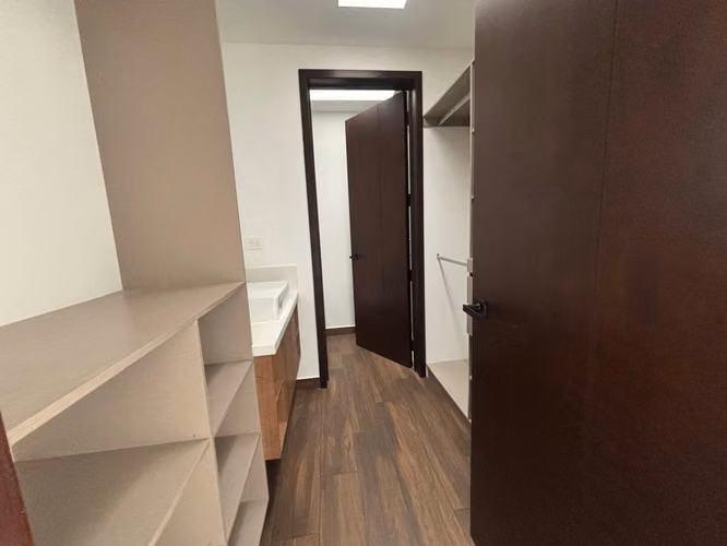 TOWNHOUSE EN ALQUILER EN ZONA 10 CON JARDIN CONDOMINIO MOLIE - Imagen 15