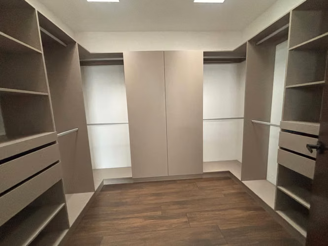 TOWNHOUSE EN ALQUILER EN ZONA 10 CON JARDIN CONDOMINIO MOLIE - Imagen 14